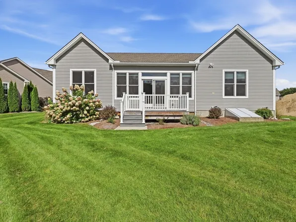 16 Ribbon Grass Ln #16, East Longmeadow, MA 01028