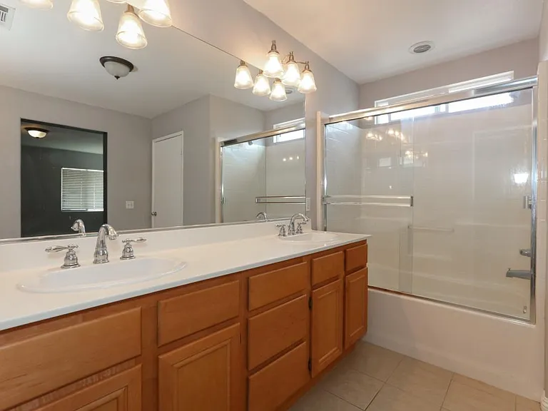 9122 Lemona Ave — Photo 15