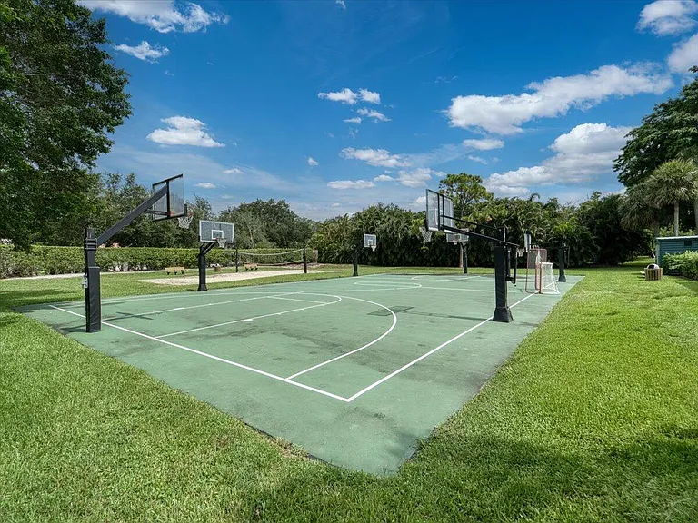 2908 Banyan Boulevard Cir NW — Photo 95