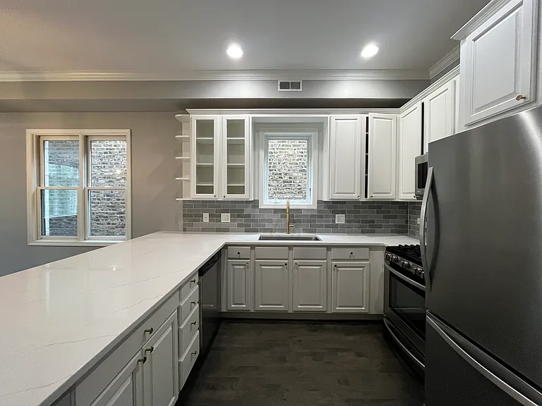 540 W Oakdale Ave #2W — Photo 7