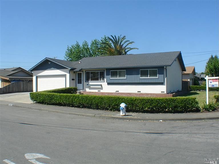 1st image of 1821 Rosewood Dr