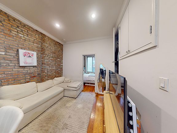 5th image of 128 Mac Dougal St #1B
