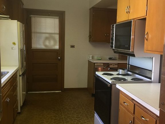 2nd image of 428 Orchard Ln