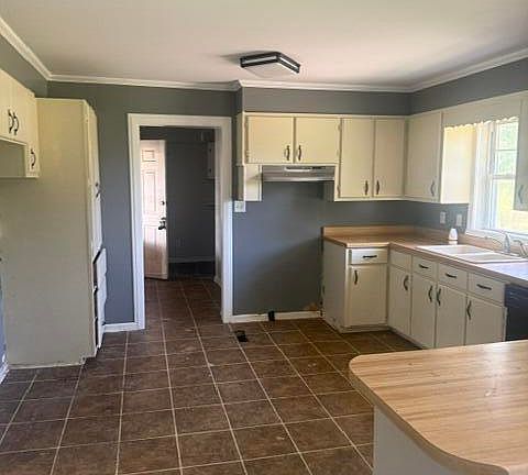 5th image of 636 Clifft St