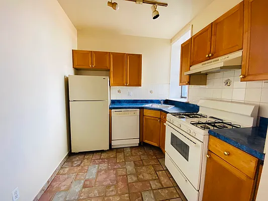 Rented by RealTegrity NY LLC | media 12