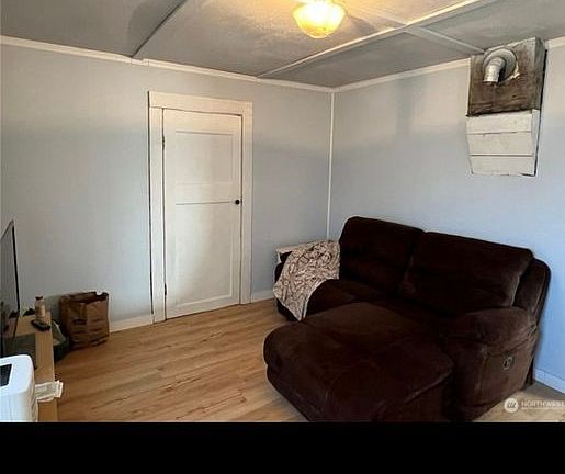 5th image of 115 N Main St