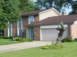 743 Gardenwood Dr, Greenville, OH 45331