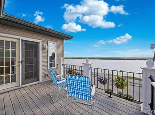 711 Riverview Dr, Alton, IL 62002