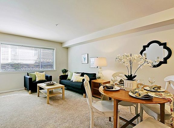 4th image of 12034 15th Ave NE Unit 207