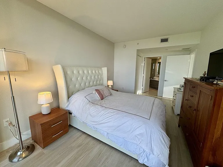 121 NE 34th St #1116 — Photo 7