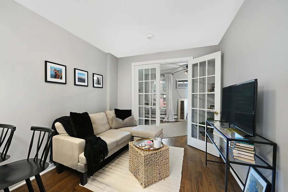 Building Photo - 233 Bloomfield St #3