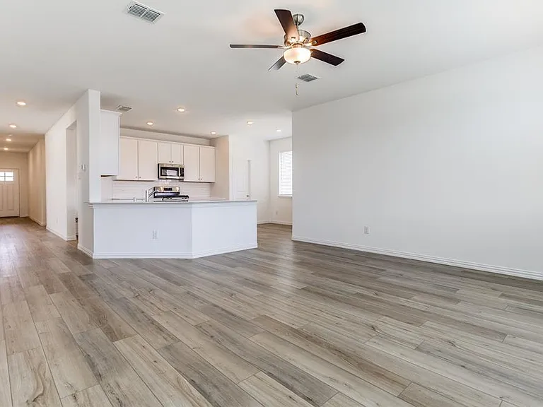 1213 Blue Spring Dr — Photo 2