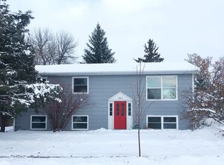 2409 S 18th St, Grand Forks, ND 58201