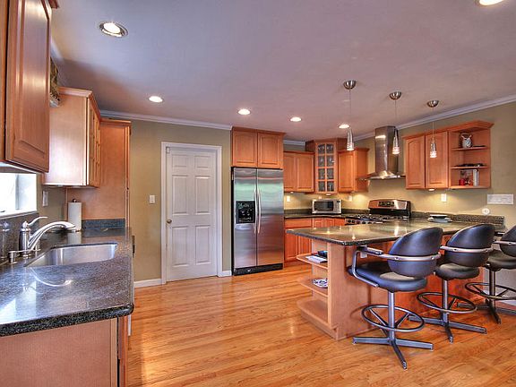 4th image of 865 Kingfisher Dr