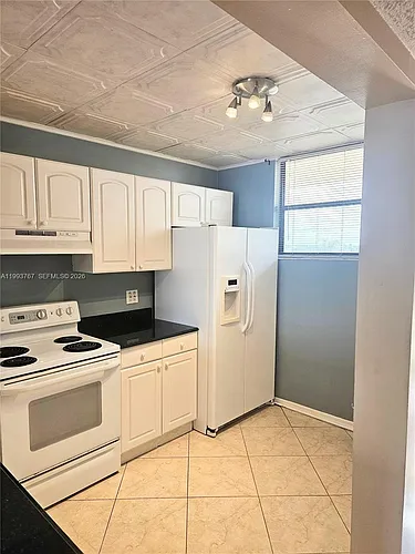 114 Lake Emerald Dr #409 Photo 1