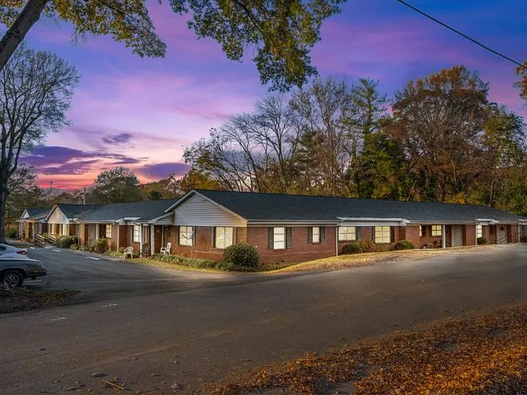 SH302-Chamberlain Oaks Apartments (CHO) — Photo 16