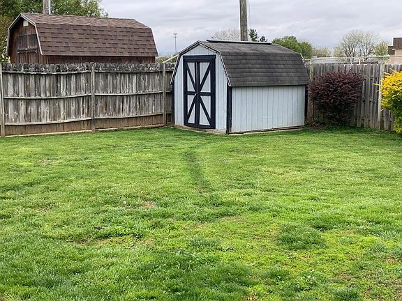 4th image of 709 Creekview Dr
