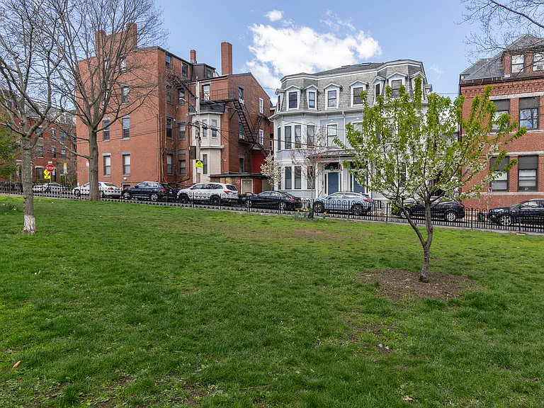 498 Sumner St #3 — Photo 23
