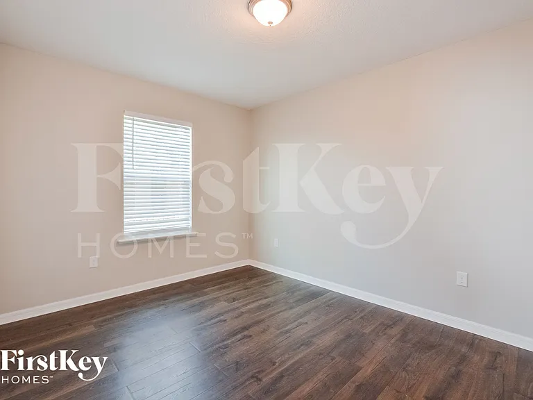 3920 Scotland St — Photo 10