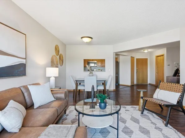 2425 E Franklin Ave APT 212, Minneapolis, MN 55406