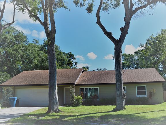 2nd image of 1083 Roberts St