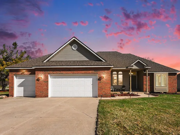 938 Mid Bluff Dr, Zeeland, MI 49464