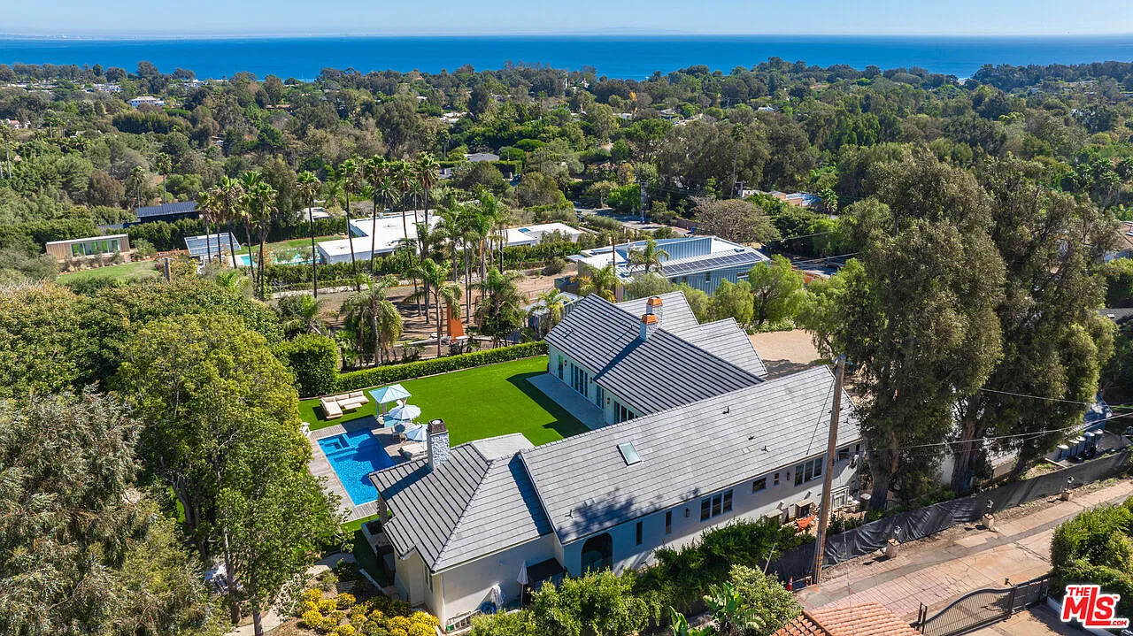 7 bed, 8.0 bath, 7400 sqft, $95,000 — Photo 1