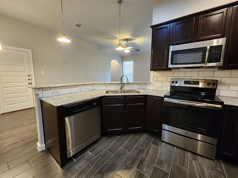 350 Creekside Curv — Photo 11
