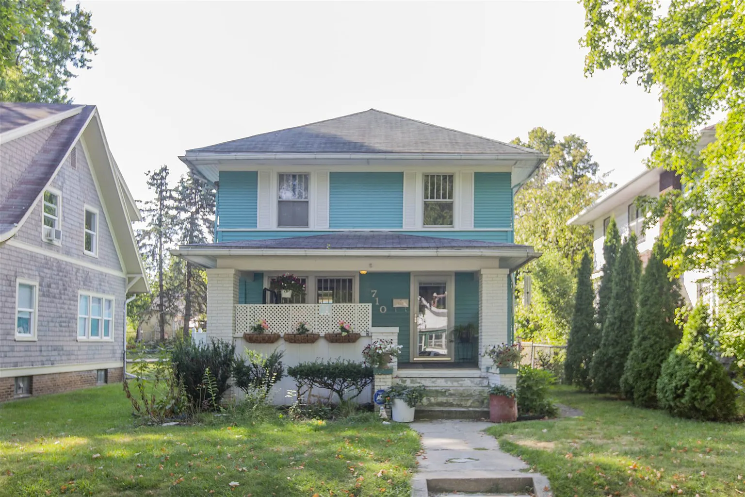 710 Altgeld St photo 1