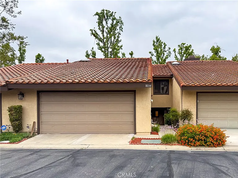 1034 Romney Dr — Photo 3