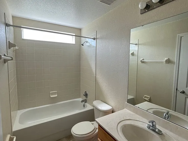 213 Towerview Dr E — Photo 14