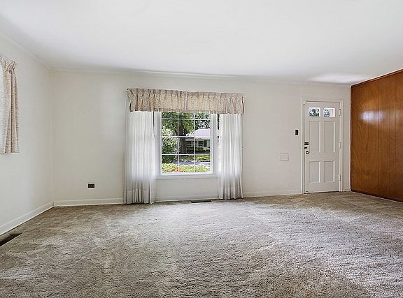 3rd image of 312 Sauganash St