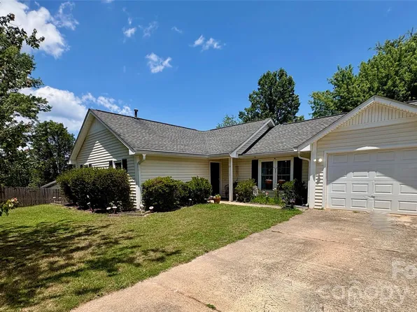 64 Mount Carmel Dr, Asheville, NC 28806