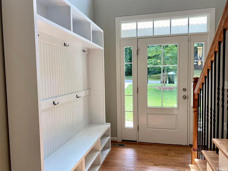 207 Lake Dr — Photo 5