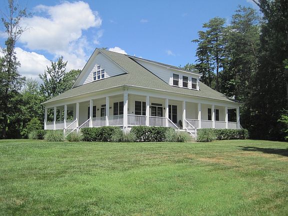 4th image of 238 Sir Walter Dr