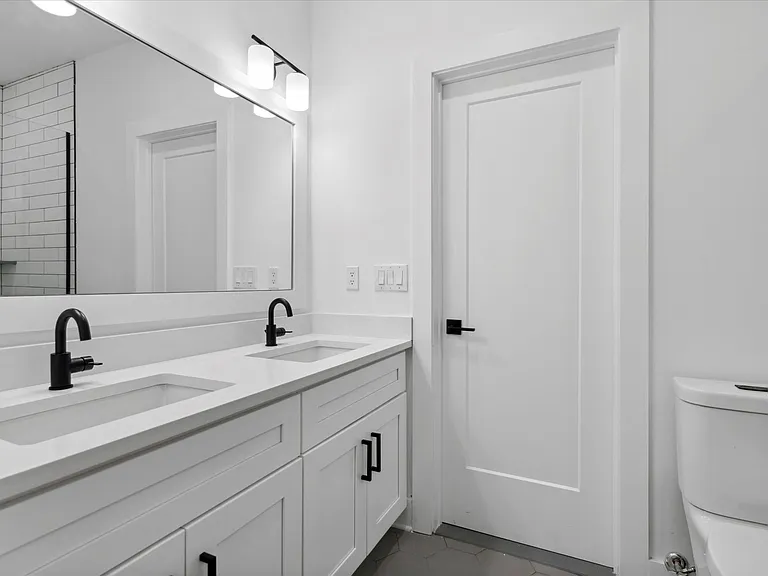 85 E Sharpnack St — Photo 11