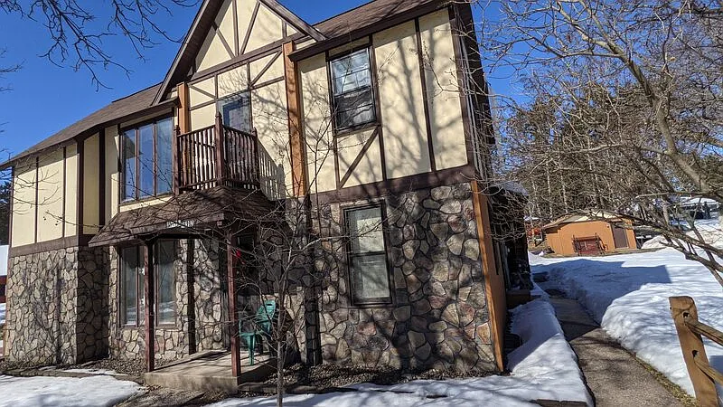 2 bed, 1.0 bath, 1000 sqft, $1,350 — Photo 1