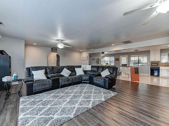 4th image of 3560 Lakeview Dr