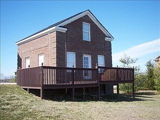 4th image of 504 Pinehurst Cir