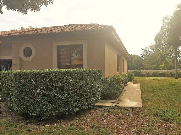 2nd image of 3028 La Mirage Dr