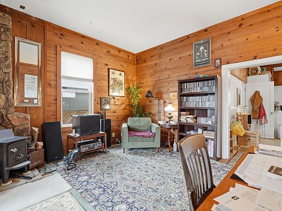 3rd image of 575 Myrtle St