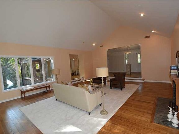 4th image of 8749 E Williamshire Dr