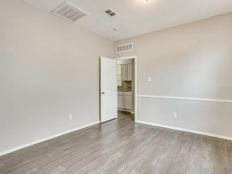 2701 Clovermeadow Dr — Photo 13