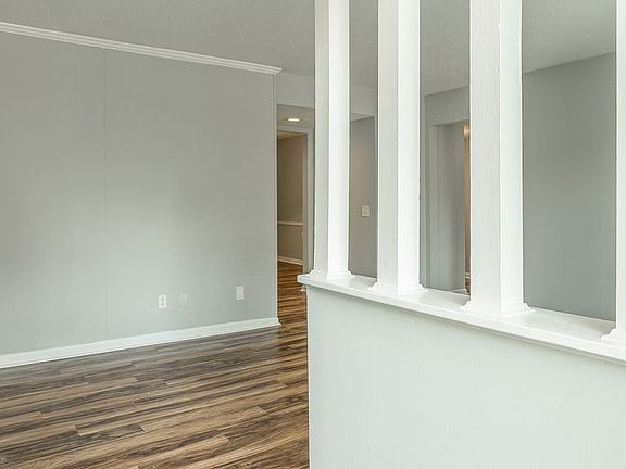 3rd image of 2410 Lyndon Ave APT 13