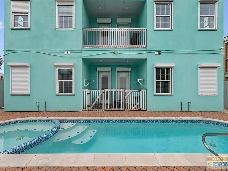 110 E Retama St #4 — Photo 14