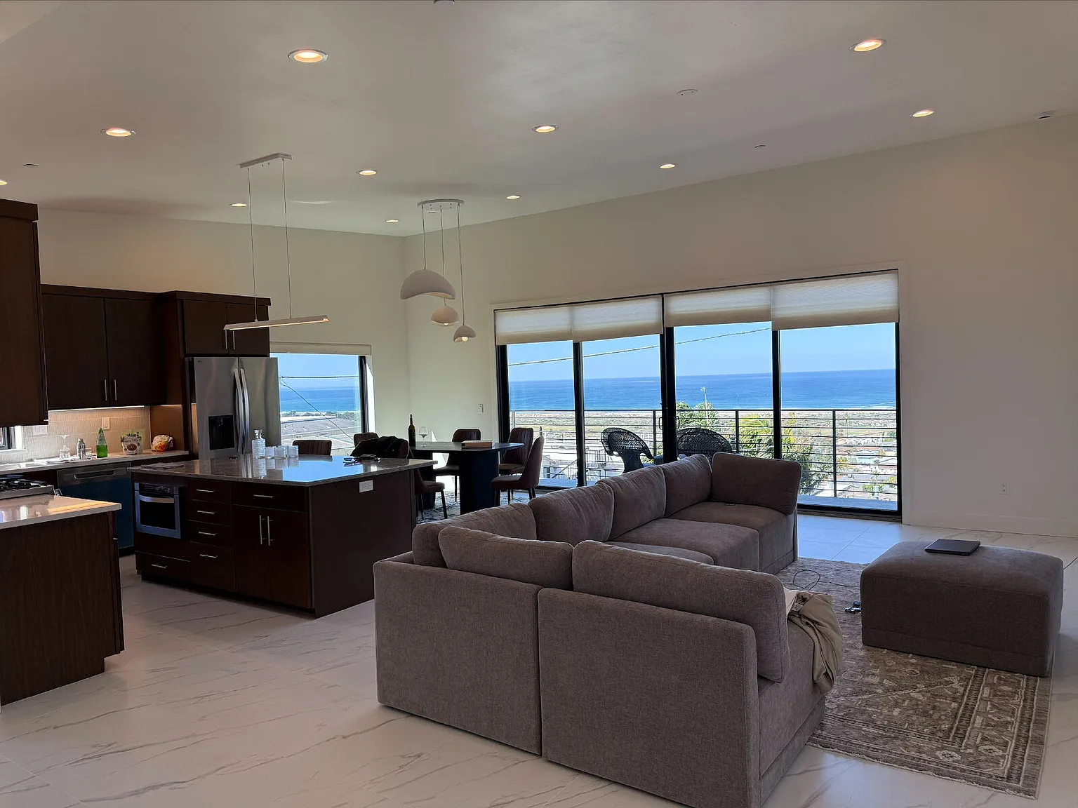 3 bed, 3.0 bath, 2150 sqft, $8,500 — Photo 2