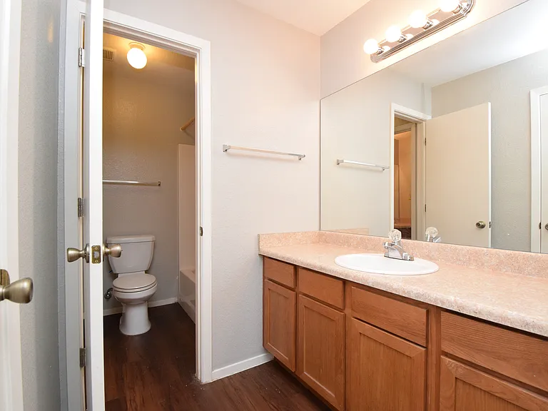 10811 Lanshire Dr — Photo 15