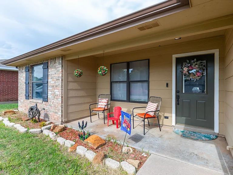 3818 Wake Forest Ln — Photo 3