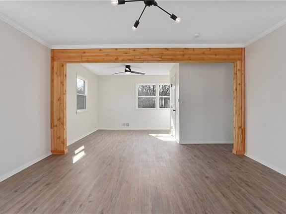 4th image of 3113 S Linwood Ave