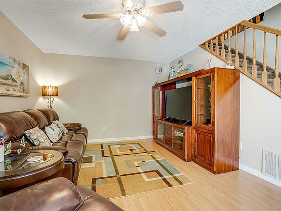 3rd image of 226 Springmeadow Dr Unit D